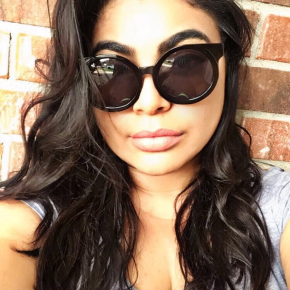 Victoria Baby Doll Sunglasses - Picture 4 of 4